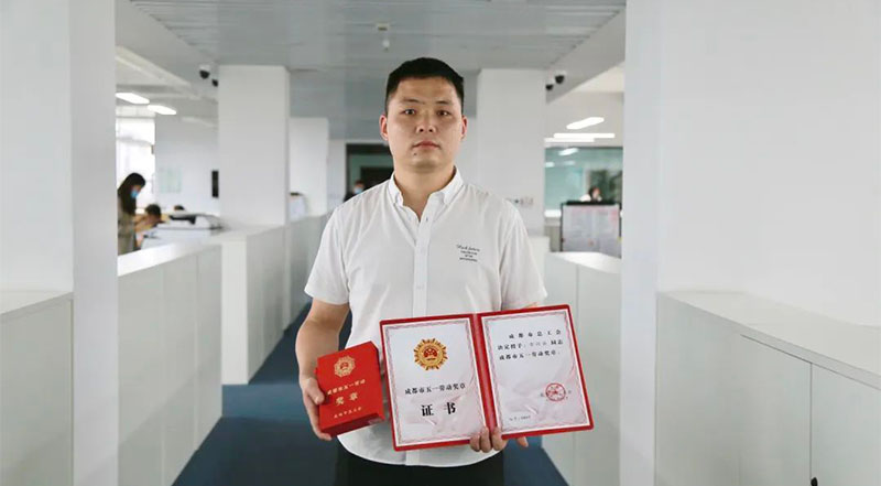 四川海蓉藥業古興云榮獲"成都市五一勞動獎章"！