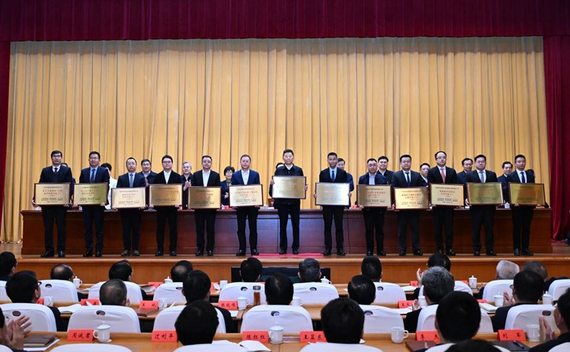 揚子江藥業集團獲授牌首批國家卓越級智能工廠